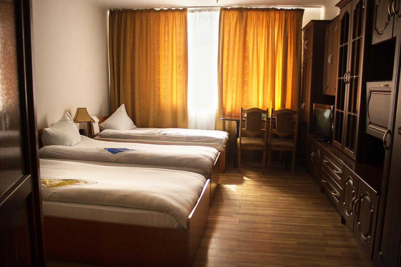 Hotel Confort Drochia Екстер'єр фото