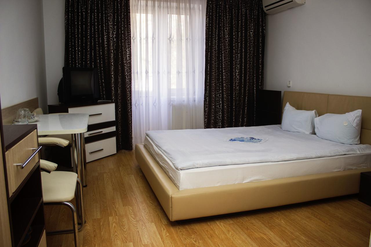 Hotel Confort Drochia Екстер'єр фото