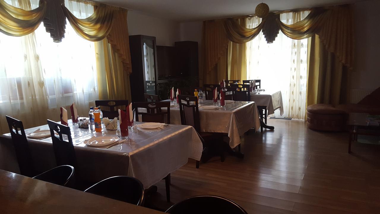 Hotel Confort Drochia Екстер'єр фото