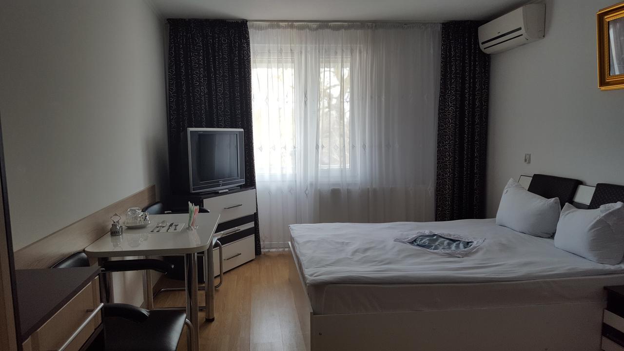 Hotel Confort Drochia Екстер'єр фото