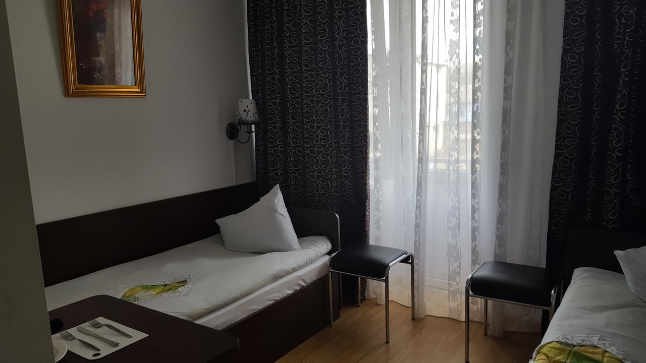 Hotel Confort Drochia Екстер'єр фото