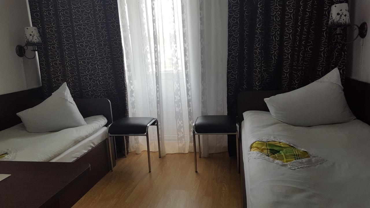 Hotel Confort Drochia Екстер'єр фото